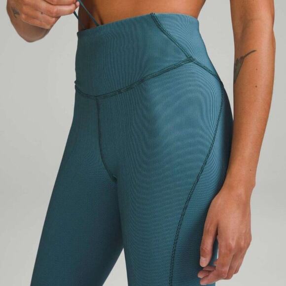 💚💙 Lululemon Base Pace High-Rise Tight 25” Two-Tone Ribbed - Size 8 💚💙 - Picture 4 of 13